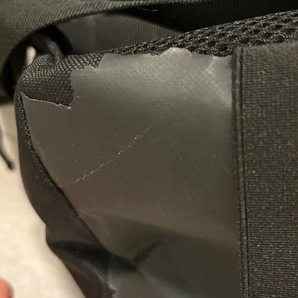 Bench black backpack with yellow waterproof cover built in - Picture 10 of 12